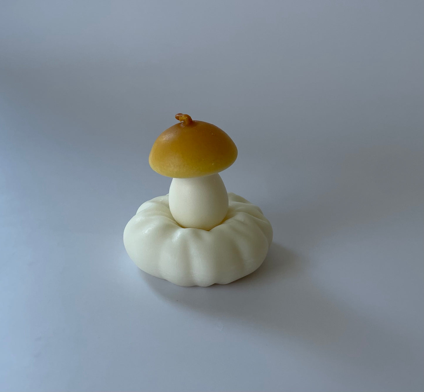 Le Petit Champignon sur son Nuage — bougie moulée artisanale · Cire soja