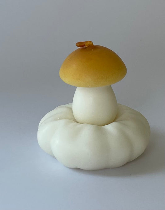Le Petit Champignon sur son Nuage — bougie moulée artisanale · Cire soja