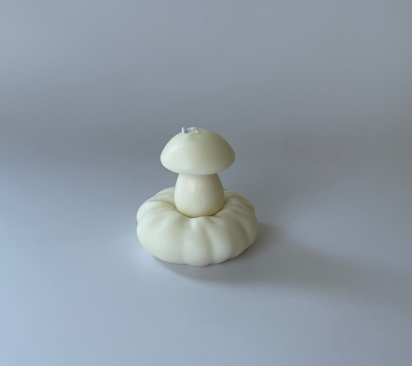 Le Petit Champignon sur son Nuage — bougie moulée artisanale · Cire soja
