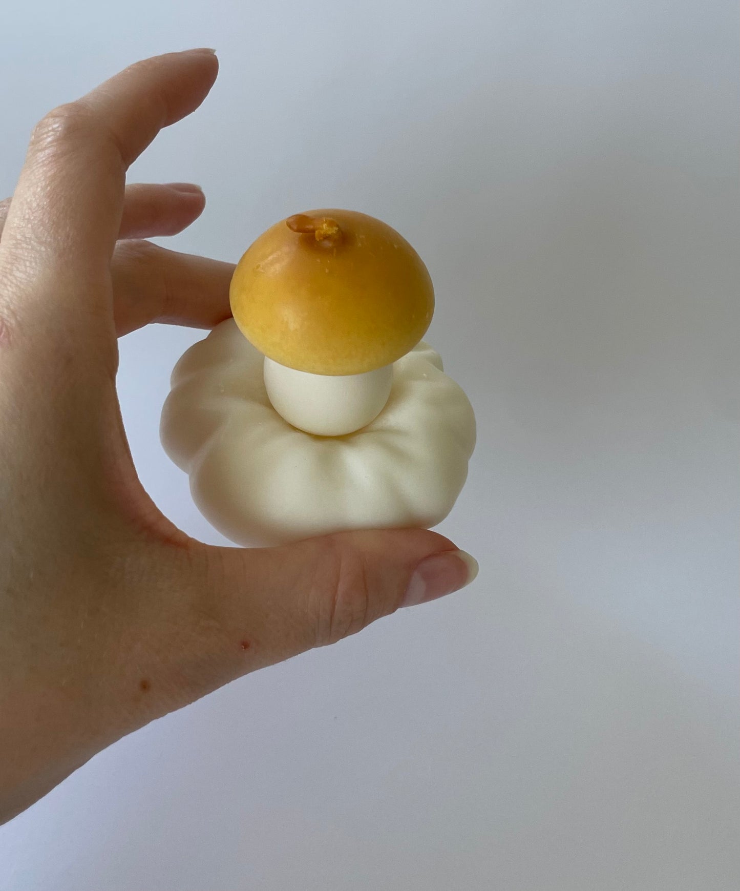 Le Petit Champignon sur son Nuage — bougie moulée artisanale · Cire soja